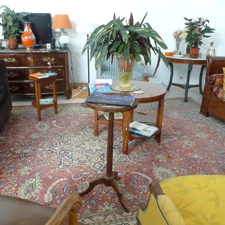 Patio 3 Pezenas Centre Il Y A Plus Cher Mais C Est Moins Bien Εξωτερικό φωτογραφία